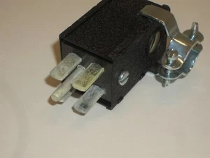 CINCH JONES HERMOSO MOLEX P-404-CCE ENCHUFE DE ALIMENTACIÓN 4 PINES ORIFICIOS LATERALES CAPUCHA DE METAL - Imagen 1 de 2