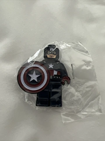 SDCC 2023 Saturday Exclusive LEGO Enamel Pin- Captain America In Hand! Cover