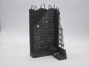 McFarlane Toys 2000 Diorama Schloss Gebäude mit Katze & "Bruchglas" 8" - Bild 1 von 13