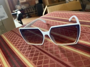 Jessica Simpson J6207 Glittered Square Sunglasses with Uv400 White - Picture 1 of 6
