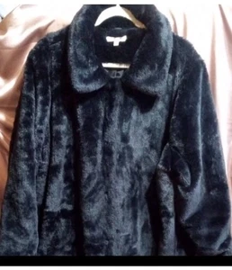 Abrigo de piel sintética Ophelia Roe negro con broches ocultos y bolsillos - Imagen 1 de 7