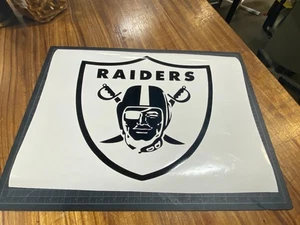 RAIDERS JUMBO Vinyl Aufkleber GLÄNZEND SCHWARZ ideal für Mancaves oder Fahrzeuge. - Bild 1 von 4