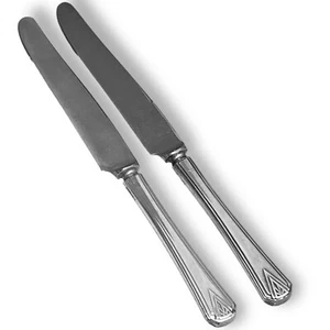 "Juego de 2 cuchillos de cena Deauville By Community plateados, 9 1/4"" HH" - Imagen 1 de 1