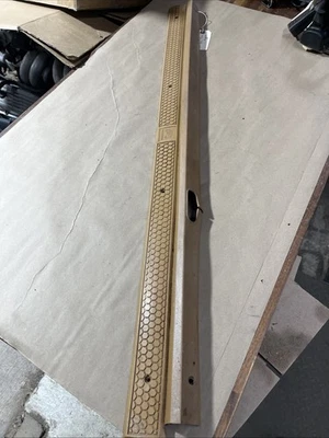 Placa de alféizar Camaro Firebird LH bronceada 1982-1984 Foto 1 de 4