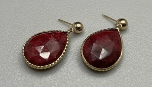 Beautiful Fine .417 10K Solid Yellow Gold & Ruby Pear Shape Dangle Earrings 1" - Picture 1 of 6