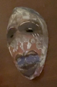Kleine antike afrikanische Zulu-Holzmaske. Handgeschnitzt. 6" lang. - Bild 1 von 5