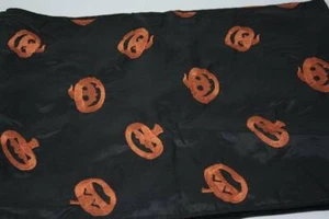 Corredor de mesa de tela de Halloween negro con calabazas naranjas 72 x 13 poliéster? - Imagen 1 de 1