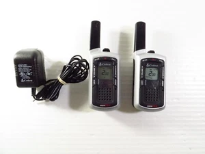 Pair of Cobra Microtalk Walkie Talkie, Model L16000 w/ AC Charger - Zdjęcie 1 z 4