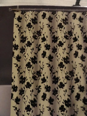 Nuevo BOLD Negro Blanco Floral Texturizado Tela CORTINA DE DUCHA enredadera flores Foto 1 de 4