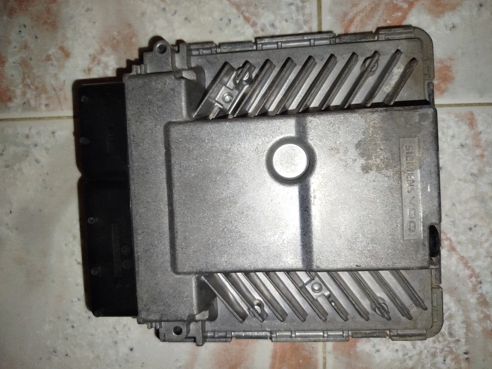 VW PASSAT B6 2006 centralina/modulo motore diesel 03G906018CD ORIGINALE - Immagine 1 di 4