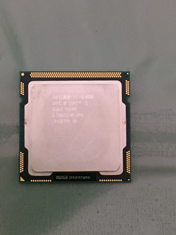 CPU Intel Core i5 650 de doble núcleo (caché de 4 M 3,20 GHz primera generación) Foto 1 de 2