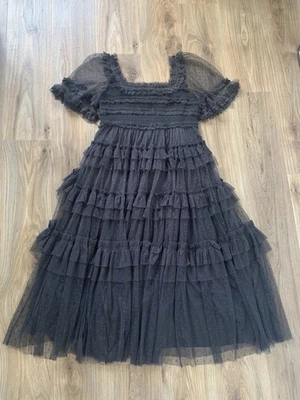 Vestido maxi com babado agulha e linha 16 namorados camadas pretas de babados de tule - Imagem 1 de 4