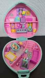 Polly Pocket BABY TIME FUN NURSERY blau gestepptes Herz 1994 Bluebird  - Bild 1 von 5