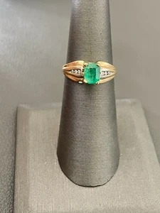 Anillo de diamantes y esmeraldas de oro amarillo de 10 quilates. Talla 5,75 (F205) - Imagen 1 de 10