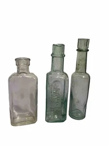 3 Vintage Aqua Victorian Sauce Bottles weddings Antique Rustic display, props - Imagen 1 de 3