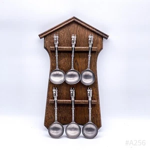 6er Set antike Hochzeitslöffel aus Zinn mit Holz-Wandhalterung | 25x40cm - Bild 1 von 12