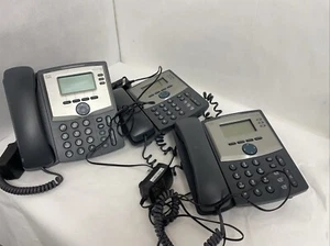 3 Cisco Desktop IP Phone 3 Line w/Display SPA303-G1 - Picture 1 of 6