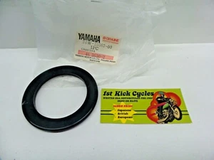 NOS YAMAHA HUB DUST COVER YFM200 YFM350 24W-25367-00 OEM - Picture 1 of 3