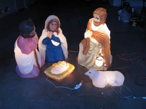 Vintage Blow Mold Nativity Set of 5 General Foam Plastic and Santa's Best PickUp - Picture 1 of 6
