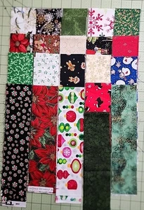 Lote de (26) Tiras de Tela 2.5" X WOF Temática Navidad, Algunas Múltiples - Imagen 1 de 5