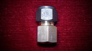 Parker CPI 12mm in x 3/8 in FNPT Female Connector (GBZ 12-3/8-SS) - Picture 1 of 4