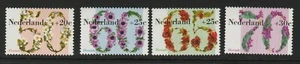 PAÍSES BAJOS - 1982 FONDO CULTURAL, DE SALUD Y BIENESTAR SOCIAL conjunto de 4 montadas sin montar o nunca montadas - floral  - Imagen 1 de 1