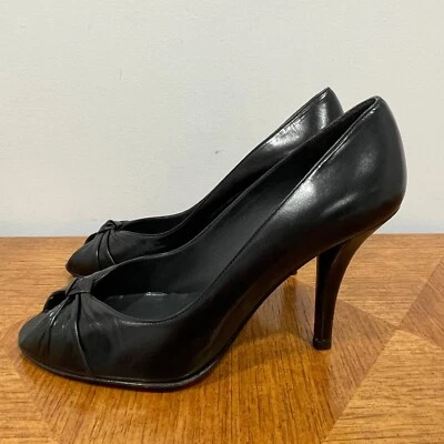 Zapatos Stuart Weitzman Rita Pump 8M Cuero Negro Tacones Altos Peep Toes Nudo Foto 1 de 4