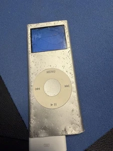 Apple iPod nano 2nd Generation Silver  2 GB VERY BROKEN - Picture 1 of 12