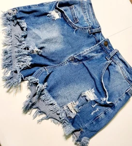 Pantalones cortos de mezclilla extra desgastados - pequeños - Imagen 1 de 2