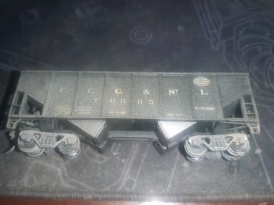 Weathered C.C.C. & St.L. #79365 NYC  2-BAY Hopper HO-Scale w/Load  - Image 1 of 4