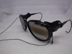 VINTAGE POLARIZED MOUNTAINEERING SUNGLASSES MADE IN USA L@@K - Picture 1 of 7
