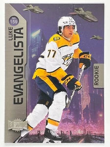 2023-24 SkyBox Metal Universe Rookies Luke Evangelista RC #159 Nashville - Bild 1 von 2