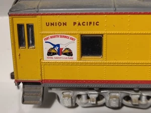 Athearn HO Union Pacific 'Fort Worth Service Unit' 'Safety Award' Pullman Car - Foto 1 di 13