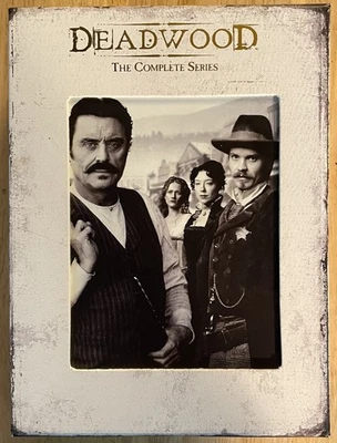 Deadwood: The Complete HBO Series (DVD Box Set, 2008, 19-Disc Set) Played Once Foto 1 de 4