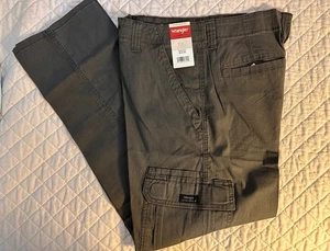 Wrangler Authentics Men's Relaxed Fit Stretch Classic Cargo Pants 29x30 NEW - Picture 1 of 3
