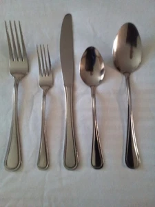 STAINLESS STEEL FLATWARE 20 PIECE SERVICE FOR 4. #11 - Picture 1 of 1
