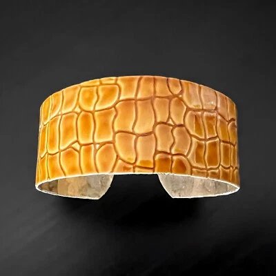 Vintage 1" Wide Tan Faux Leather Alligator Reptile Skin Pattern Cuff Bracelet 7" Foto 1 de 4