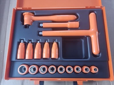 Facom 17-Piece Metric 3/8 in Standard Socket/Bit Set with Ratchet, VDE/1000V - Image 1 of 4