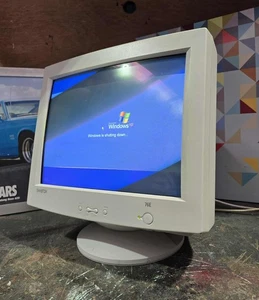 SamTron PN17LT7L/XSA Computer Colour Monitor - 2002 Vintage 15" CRT VGA -Gosford - Picture 1 of 7