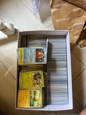 Lotto 100 Carte Pok&eacute;mon Assortite, 100% Diverse, Con Olografiche E Rare &ndash; Lingua Italiana