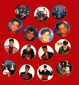 NKOTB Nuevo Pin Niños Sobre el Bloque Años 80 1.5" Botón Pinback Retro 1989 - Elige Uno - Imagen 1 de 3