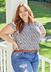 Maurices~Nuevo con etiquetas~Top manga acampanada estampado floral mixto~Talla grande - Imagen 1 de 18