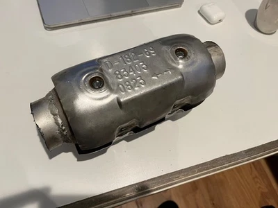 CalCat Walker D-182-69 Universal Catalytic Converter Chevrolet Silverado 1500 - Image 1 of 3