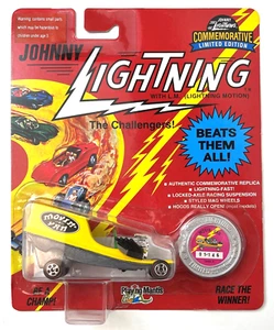 Johnny Lightning - 1993 Commemorative - Yellow Movin Van - New on Card - Picture 1 of 2