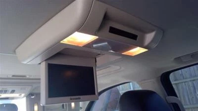 Pantalla de infoentretenimiento usada se adapta a: Chevrolet Suburban 1500 2013 sistema de entretenimiento Foto 1 de 4