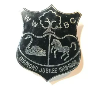 West Wickham bowling Club Diamond jubilee 1908-68 Enamel badge 3 x 2.5 cm's - Picture 1 of 3