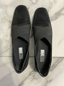 Munro Women Shoes Size 7.5 N Black Suede Cris-cross Low Pumps  - Picture 1 of 9