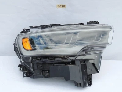 Dodge Ram 1500 Premium 2025 montaje de faros LED lado del pasajero OEM 68530384AC Foto 1 de 4
