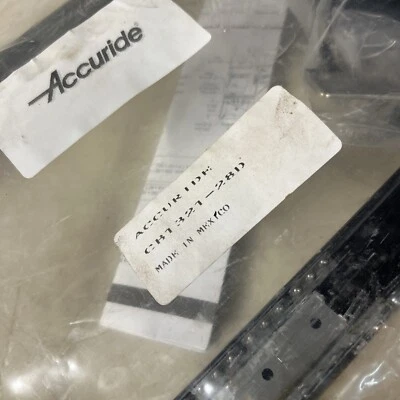 Accuride Cb1321-28d Puerta de Bolsillo Correderas Gabinete Correderas 28” Modelo 1321. Cb1321-28 Foto 1 de 4