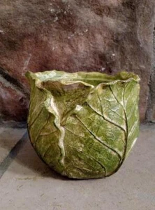 Neu mit Etikett RAZ McGregors Kohl Aufnäher Schüssel Topf Behälter Ostern Frühling Figur Dekor - Bild 1 von 1